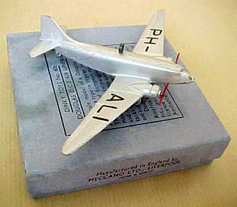 60t Douglas DC3 Airliner dinky toys