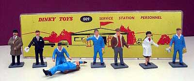 personnages dinky toys station service